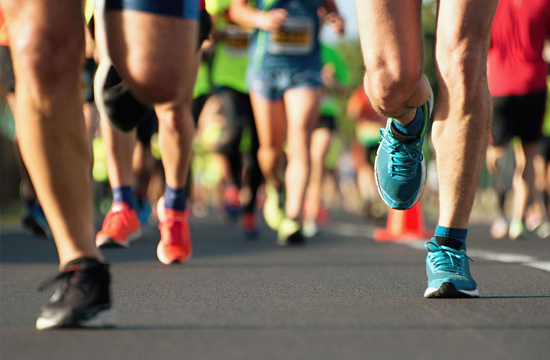 athletes running a road race